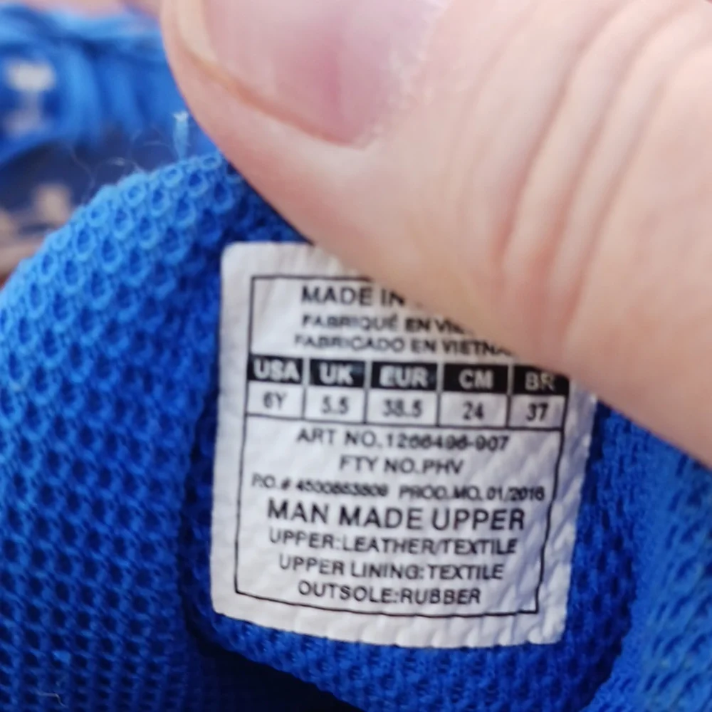 Under Armour - Picture 3 of 3